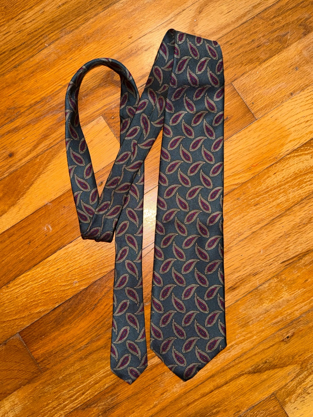 Vintage Men's Silk Posh Paisley Pattern Teal Blue Tie with Burgundy Accents